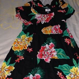 Beautiful floral dress sz lg smoke free pet free